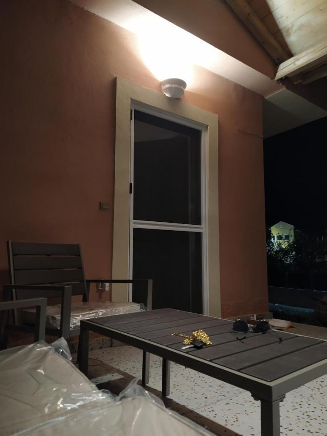 Nikos' Home Gastouri  エクステリア 写真