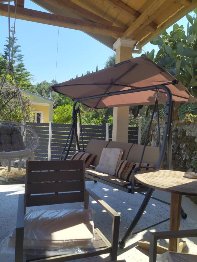 Nikos' Home Gastouri  エクステリア 写真