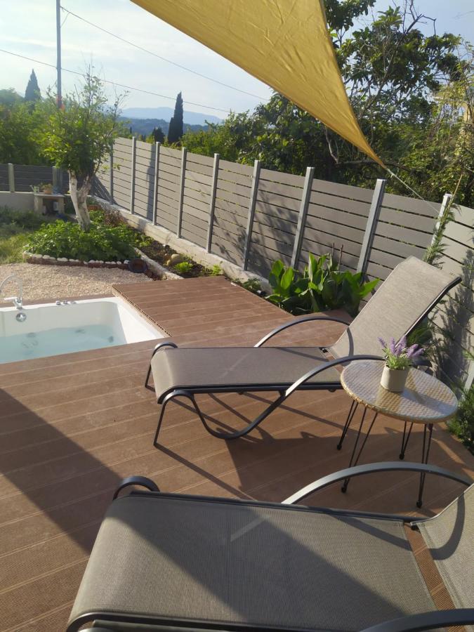 Nikos' Home Gastouri  エクステリア 写真