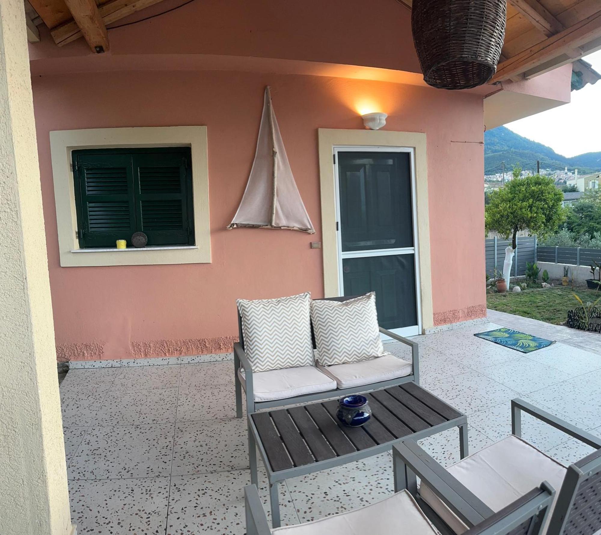 Nikos' Home Gastouri  エクステリア 写真